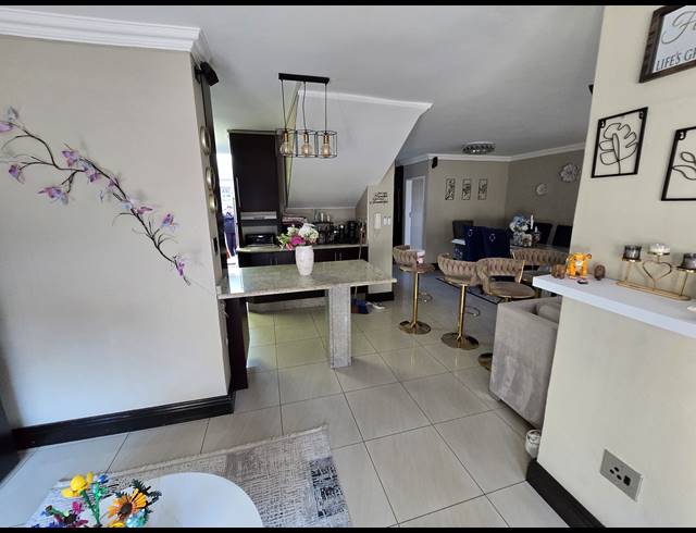 3 BEDROOM SECTIONAL TITLE FOR SALE IN BASSONIA